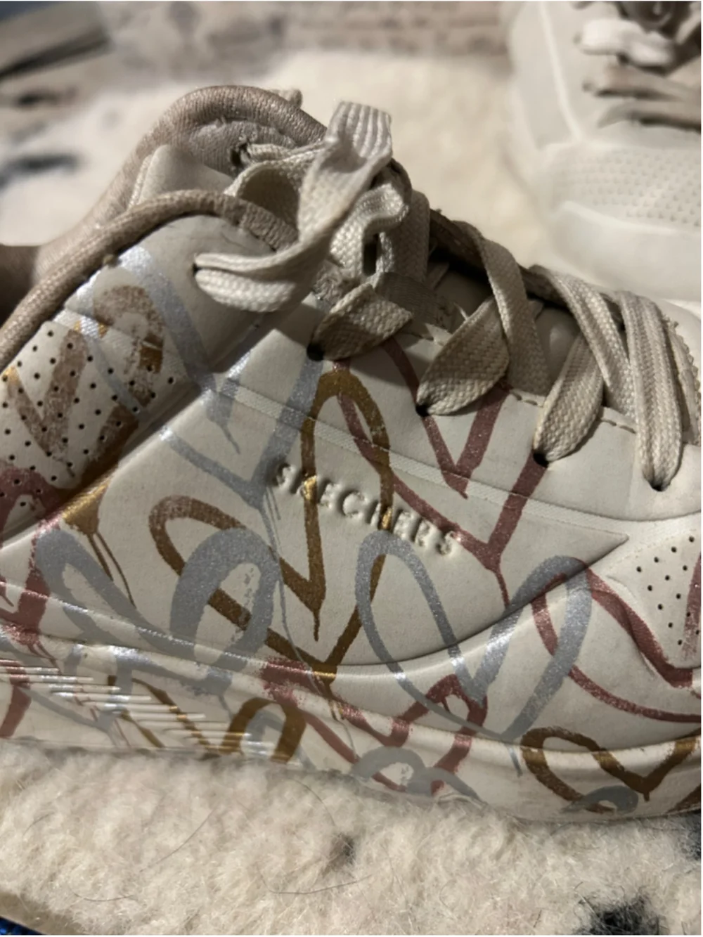 Skechers Sneakers White with Gold and Silver Heart Print